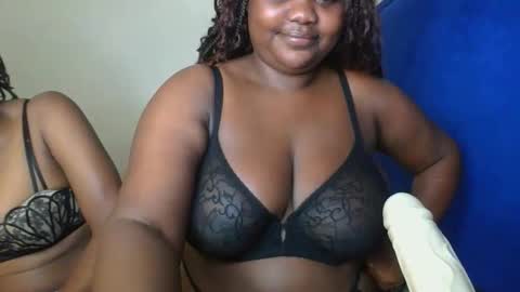 Snapshot of sassie_bee chatting on September 26, 4:20 am sassie_bee online show from September 26, 4:20 am