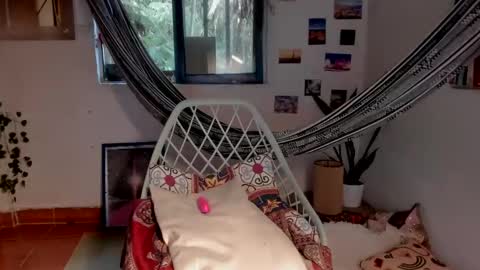 Snapshot of sassy_xyou chatting on March 12, 9:35 pm Ms. Oh   online show from March 12, 9:35 pm