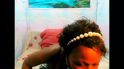 Snapshot of sassypleasure4u chatting on October 14, 7:33 am angel online show from October 14, 7:33 am