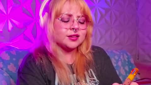 Snapshot of satyn_doll chatting on September 28, 12:19 am Gina George online show from September 28, 12:19 am