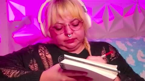Snapshot of satyn_doll chatting on October 18, 1:32 am Gina George online show from October 18, 1:32 am