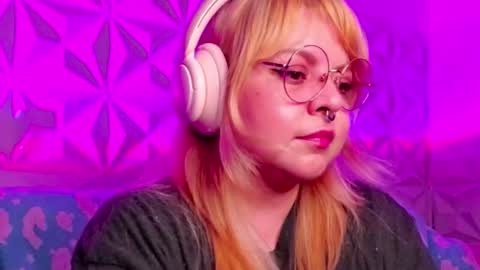 Snapshot of satyn_doll chatting on October 2, 2:21 am Gina George online show from October 2, 2:21 am