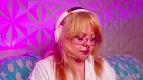 Snapshot of satyn_doll chatting on October 12, 2:04 am Gina George online show from October 12, 2:04 am