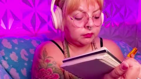 Snapshot of satyn_doll chatting on October 5, 11:34 pm Gina George online show from October 5, 11:34 pm