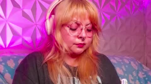 Snapshot of satyn_doll chatting on October 13, 2:13 am Gina George online show from October 13, 2:13 am