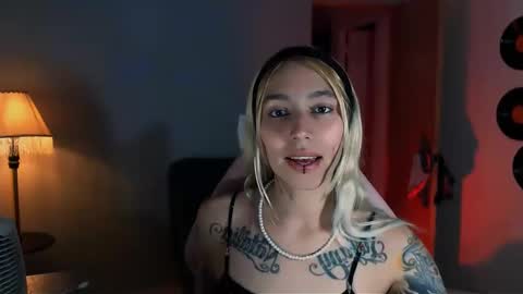 I AM JENN  online show from January 5, 9:03 pm