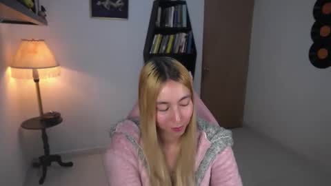 I AM JENN  online show from November 13, 2:25 am