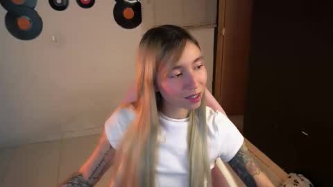 I AM JENN  online show from May 24, 1:46 am