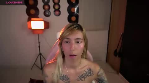 I AM JENN  online show from April 10, 6:08 am