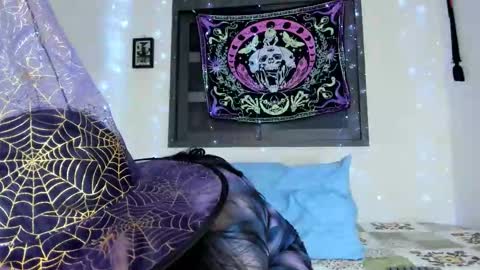 Snapshot of saucy_zaren chatting on October 18, 10:47 pm Zaren online show from October 18, 10:47 pm