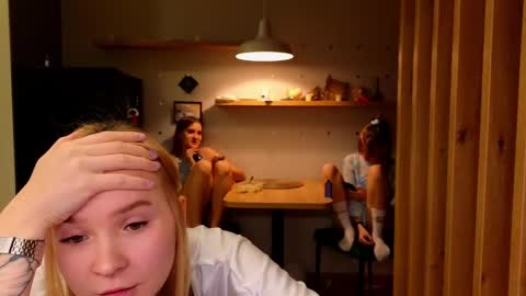 Snapshot of sav_anna chatting on February 12, 5:16 pm LUNA and ANNA    online show from February 12, 5:16 pm