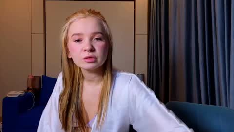 Snapshot of sav_anna chatting on February 13, 5:44 pm LUNA and ANNA    online show from February 13, 5:44 pm