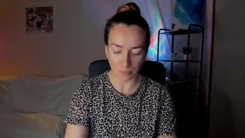 save the qween online show from December 1, 7:28 am