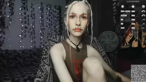 pronoun she. name Mary. age 21. online show from July 23, 11:41 am