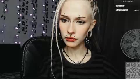 pronoun she. name Mary. age 21. online show from July 20, 4:09 pm