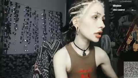 pronoun she. name Mary. age 21. online show from July 25, 5:44 pm
