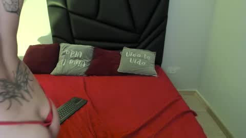 Snapshot of scarbadgirl_ chatting on October 18, 3:33 am scarbadgirl_ online show from October 18, 3:33 am