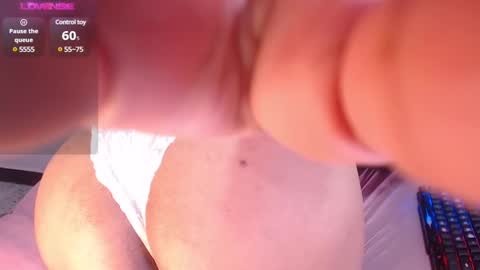 Snapshot of scarlet_fostt_ chatting on March 8, 3:24 pm Andrea online show from March 8, 3:24 pm
