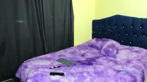 Snapshot of scarlet_tommy chatting on February 9, 11:25 pm scarlet_tommy online show from February 9, 11:25 pm