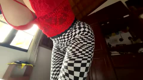 scarlet whisper online show from March 18, 8:47 pm