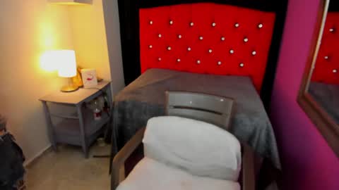 ScarletBigTitties online show from April 27, 11:52 am