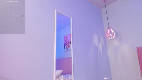 Scarlet  online show from September 12, 6:59 am