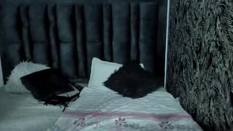 S C A R L E T online show from October 4, 1:31 pm