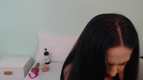 scarlet  online show from March 26, 11:37 am