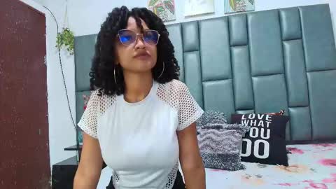 Snapshot of scarletnoir4u chatting on October 28, 2:45 am scarlet online show from October 28, 2:45 am