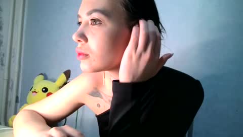 scarletpetal online show from February 24, 11:21 am