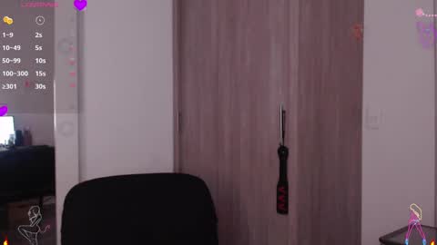 Scarlett Thumb up please help me 100 its important online show from November 11, 1:19 am