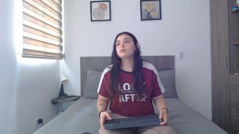 Scarlett and Jazmin online show from May 27, 2:58 pm