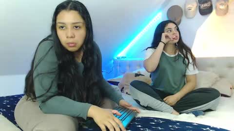 Snapshot of scarlett_evance chatting on October 8, 7:47 am Scarlett and Jazmin online show from October 8, 7:47 am