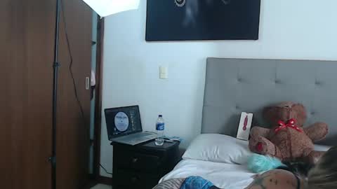 scarleet online show from April 29, 5:40 pm