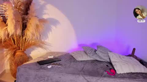 scarlet  online show from June 22, 11:39 am