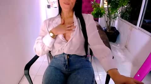 Snapshot of scarlett_sex2 chatting on October 21, 12:32 pm scarlet online show from October 21, 12:32 pm