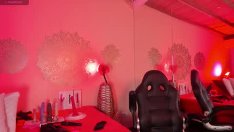 Scarlett Hot online show from September 19, 12:20 pm