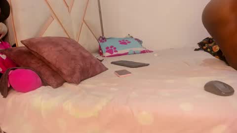 scarlett  online show from February 8, 12:41 pm