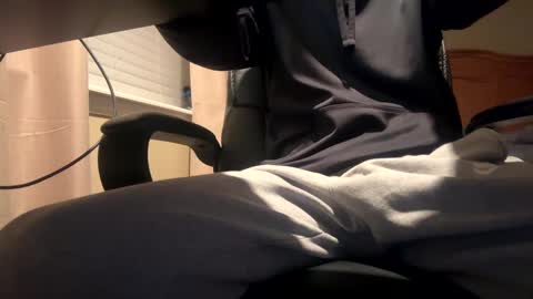 Snapshot of scb894682 chatting on December 2, 6:13 am Skinny College Boy online show from December 2, 6:13 am