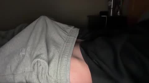 Snapshot of scb894682 chatting on December 5, 5:01 pm Skinny College Boy online show from December 5, 5:01 pm