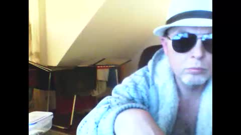 schnibschnab online show from March 15, 5:01 am