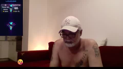 Snapshot of schooner73 chatting on October 24, 11:44 am Schooner73 online show from October 24, 11:44 am