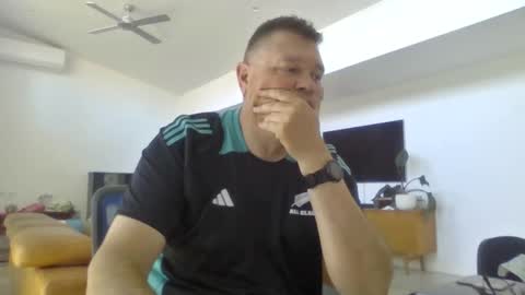 Scoobs online show from February 1, 1:46 am