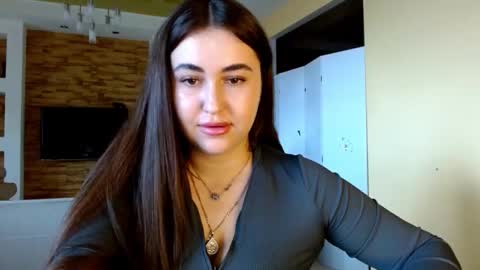 Elizabeth  online show from March 6, 10:58 am