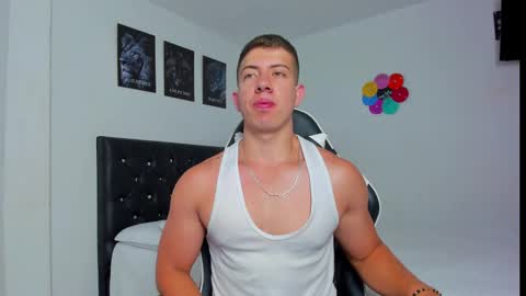 Snapshot of sean_brownx chatting on February 28, 11:47 am Sean online show from February 28, 11:47 am