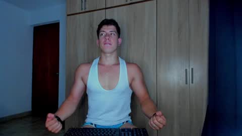 Snapshot of sean_brownx chatting on December 3, 1:47 am Sean online show from December 3, 1:47 am