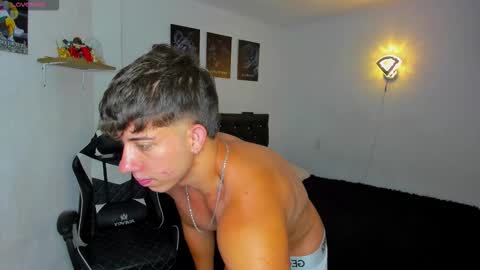 Snapshot of sean_brownx chatting on September 25, 11:06 am Sean online show from September 25, 11:06 am