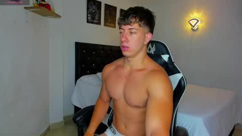 Snapshot of sean_brownx chatting on October 8, 12:22 pm Sean online show from October 8, 12:22 pm