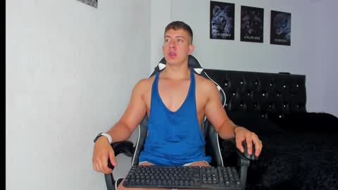 Snapshot of sean_brownx chatting on February 8, 11:44 am Sean online show from February 8, 11:44 am