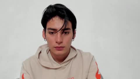Snapshot of sebas_rosse chatting on December 5, 2:39 pm sebastian online show from December 5, 2:39 pm